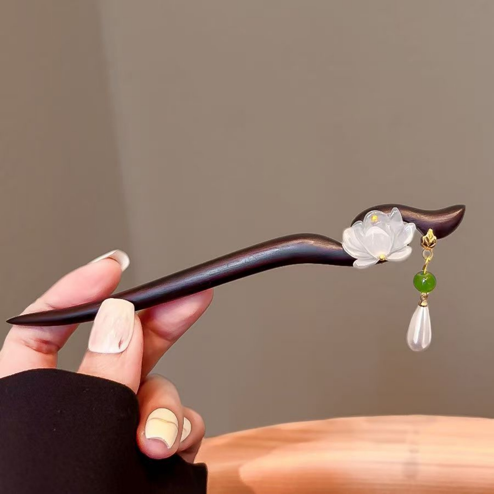 1PC Elegant Lotus Wood Hair St - Tech Accessories For Women 评论和价格